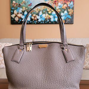Burberry Pale Grey Signature Grain Leather Medium Welburn Tote Bag